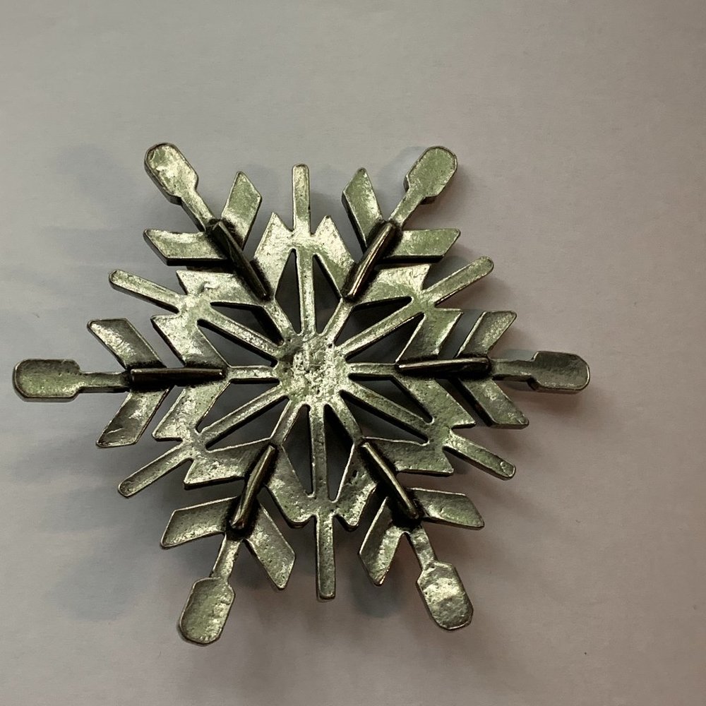Hampshire Pewter Snowflake Coat Pin